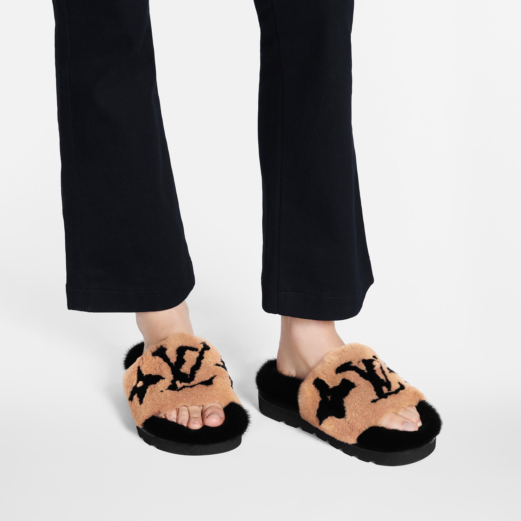 pool pillow comfort mules black